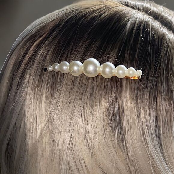Pearl on Gold Hardware l Hair Clip, Barrette l Trending l New - Picture 6 of 9